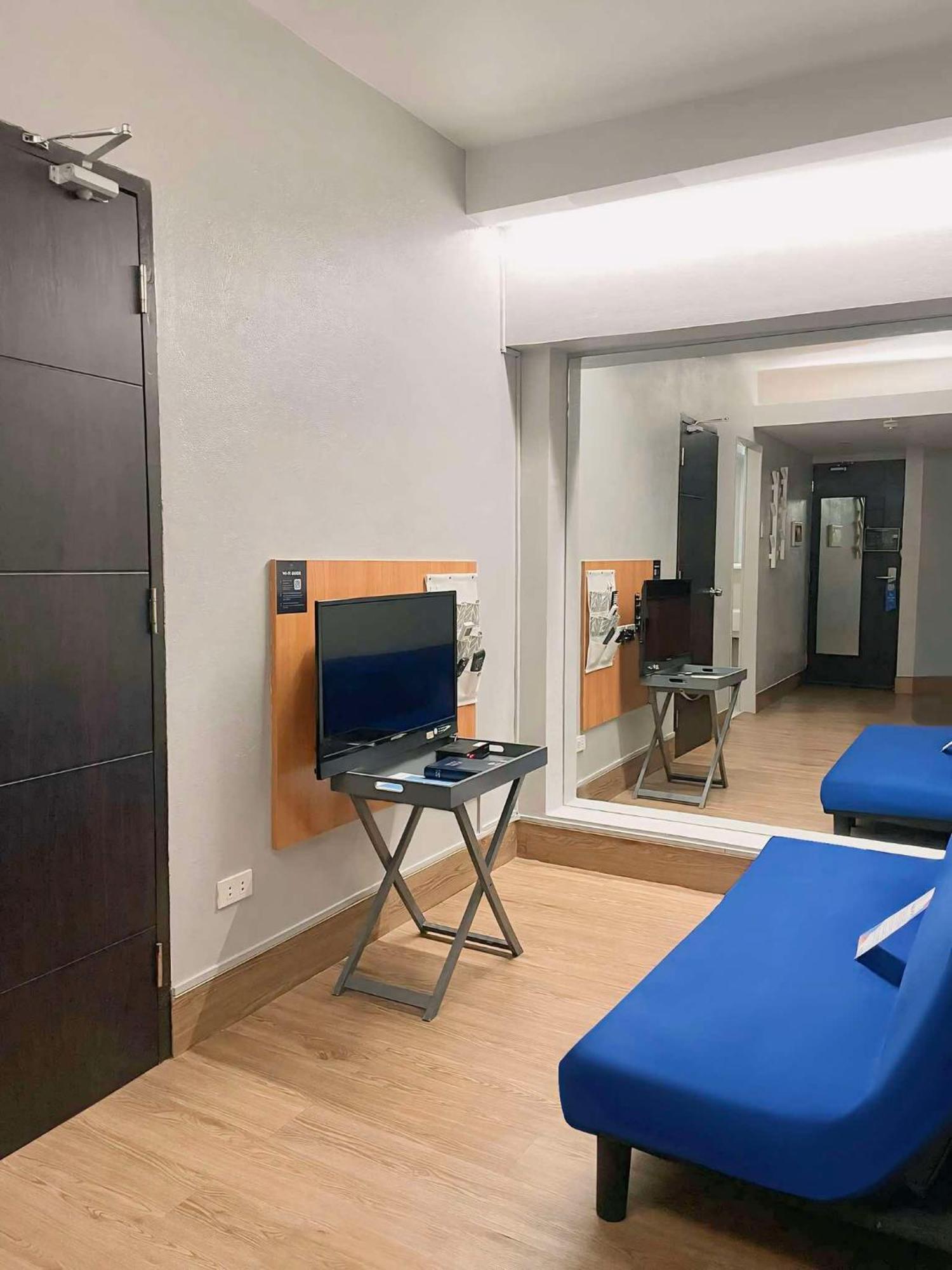Selah Pods Hotel Manila Пасай Екстериор снимка
