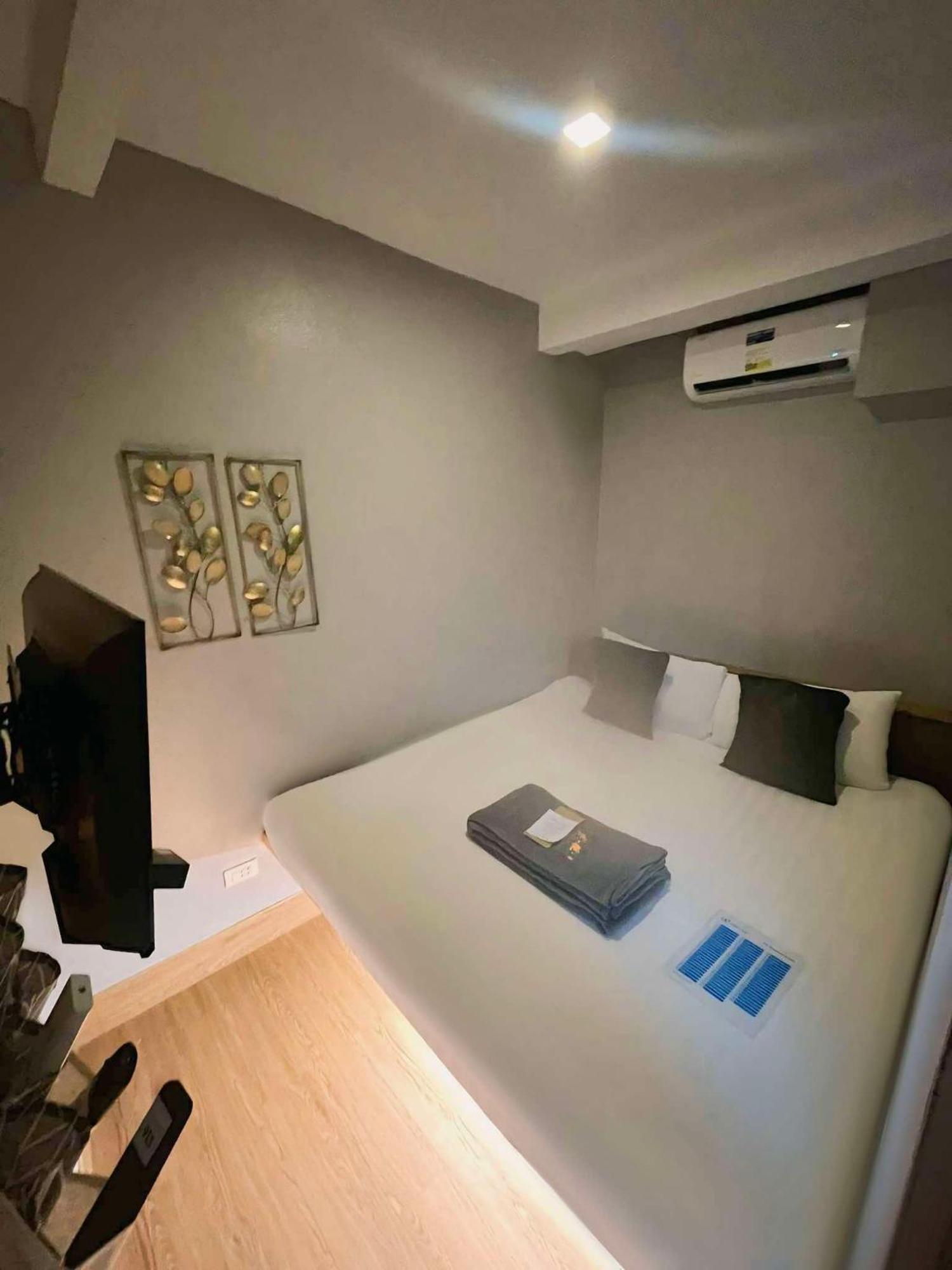 Selah Pods Hotel Manila Пасай Екстериор снимка