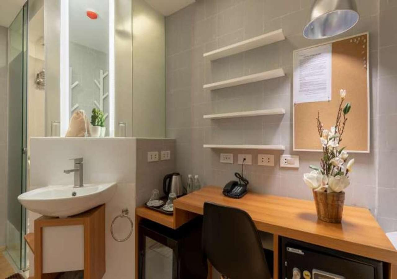 Selah Pods Hotel Manila Пасай Екстериор снимка