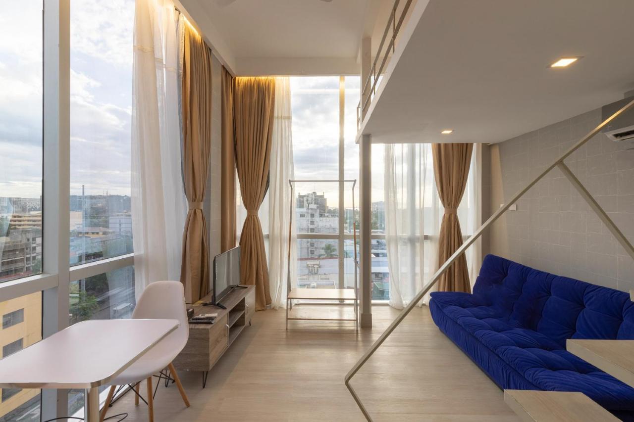 Selah Pods Hotel Manila Пасай Екстериор снимка