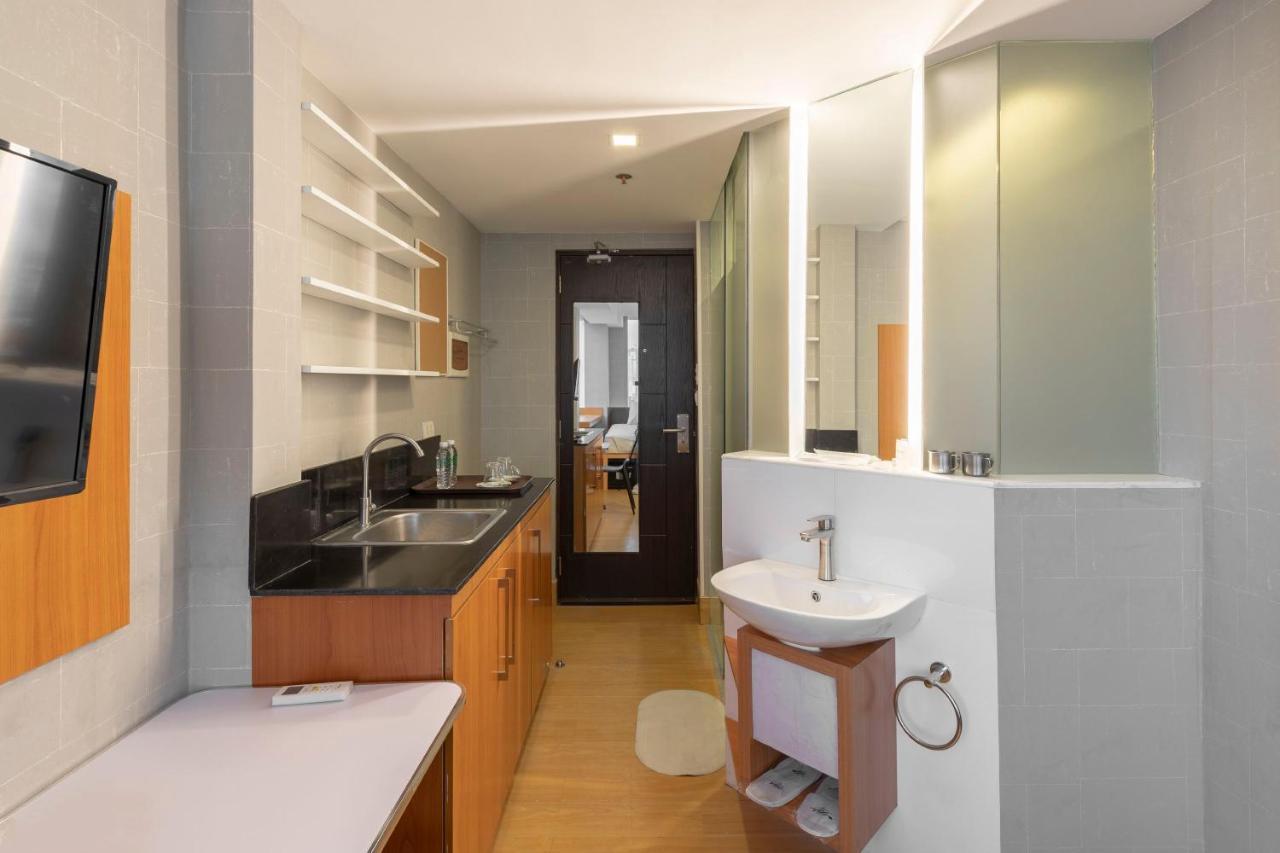 Selah Pods Hotel Manila Пасай Екстериор снимка