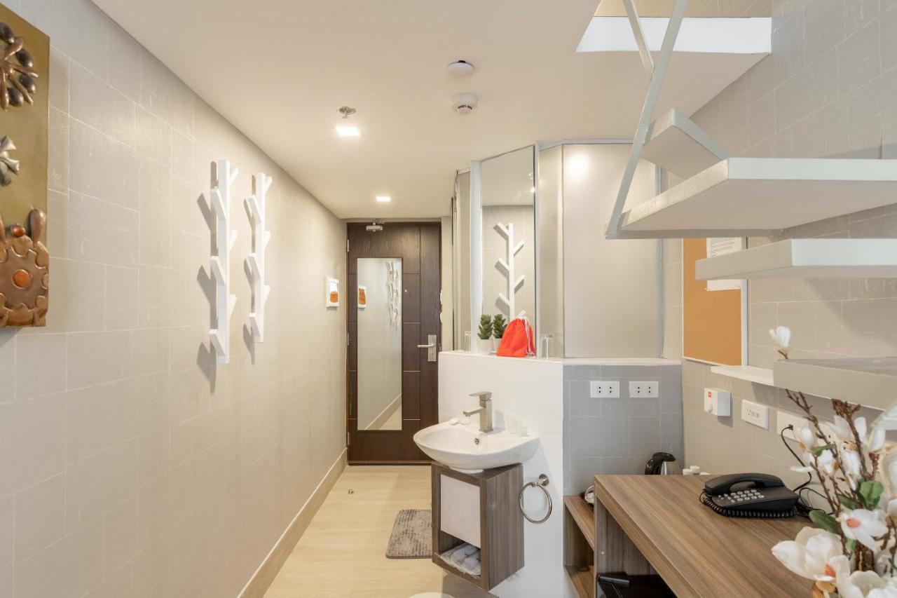 Selah Pods Hotel Manila Пасай Екстериор снимка