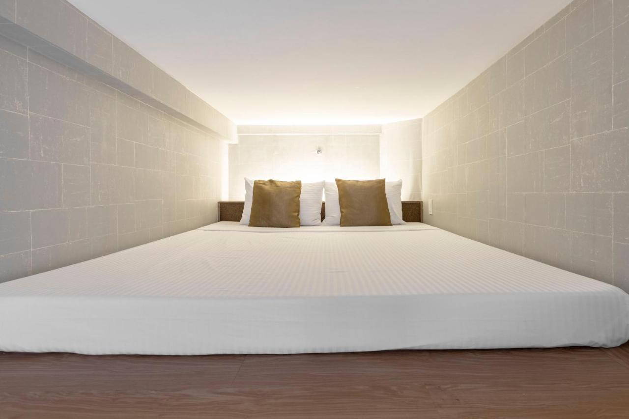 Selah Pods Hotel Manila Пасай Екстериор снимка