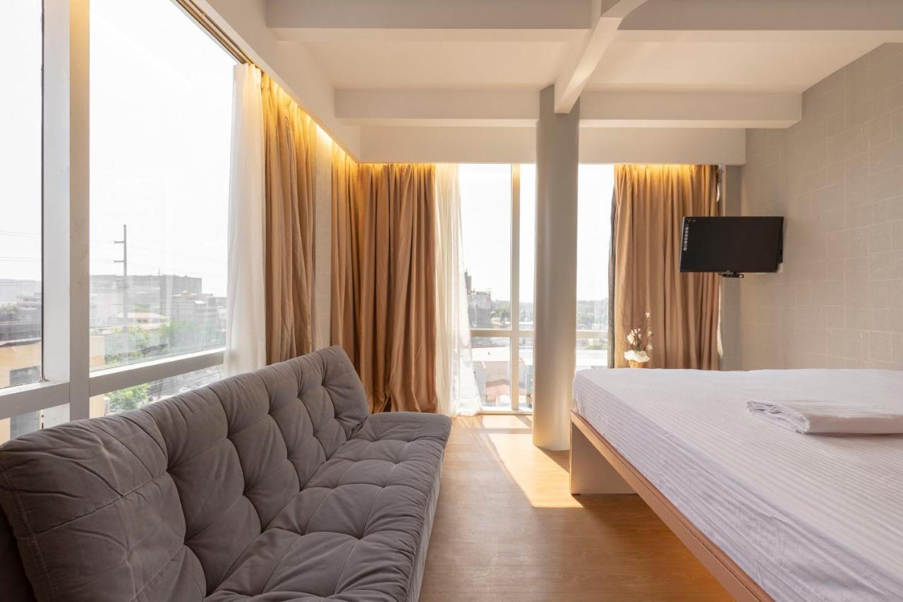 Selah Pods Hotel Manila Пасай Екстериор снимка