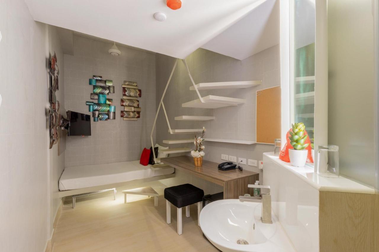 Selah Pods Hotel Manila Пасай Екстериор снимка