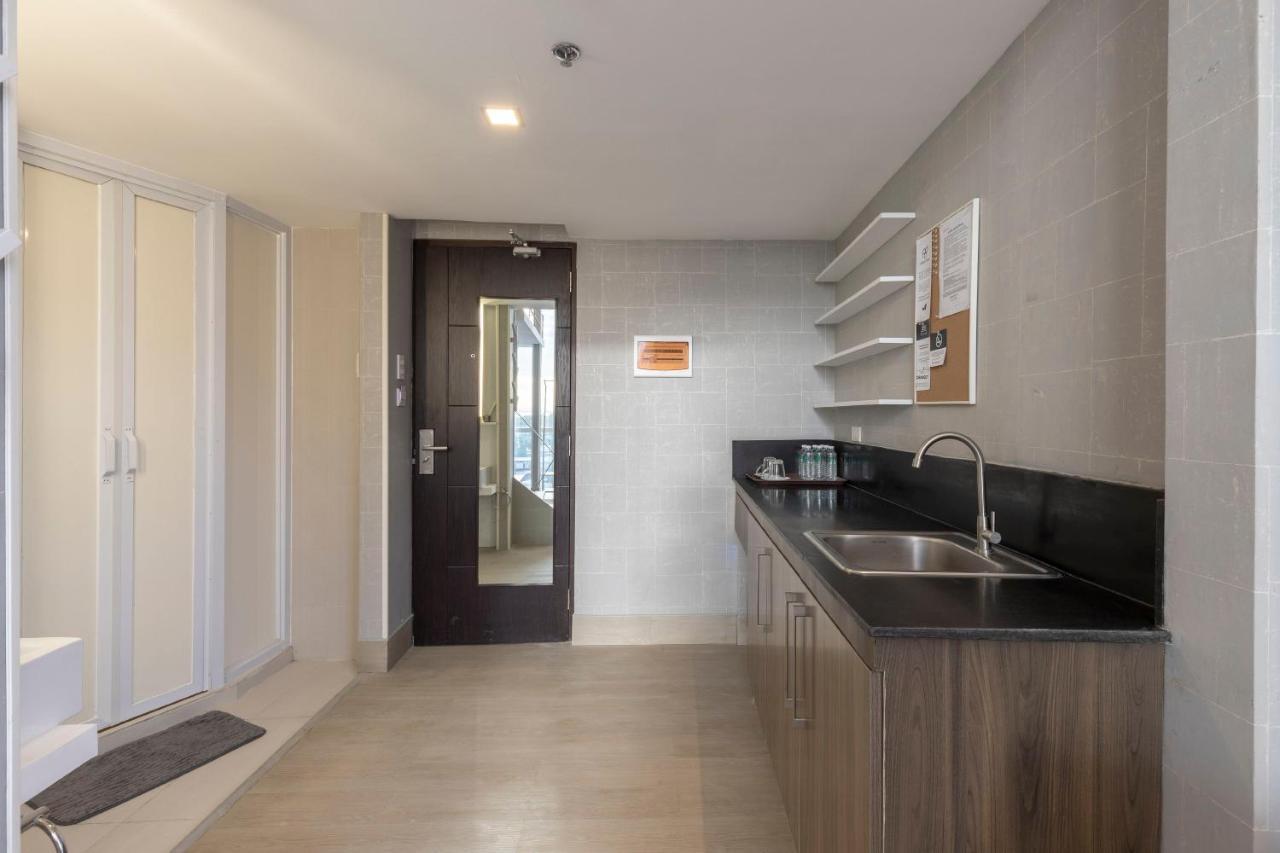 Selah Pods Hotel Manila Пасай Екстериор снимка