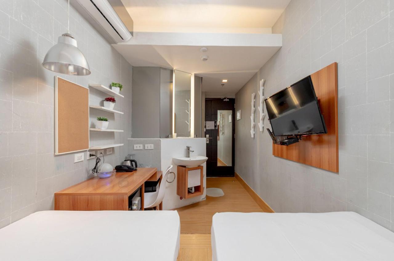 Selah Pods Hotel Manila Пасай Екстериор снимка