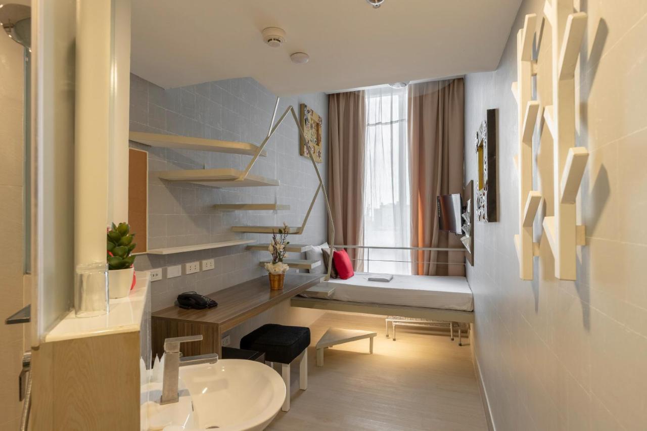 Selah Pods Hotel Manila Пасай Екстериор снимка