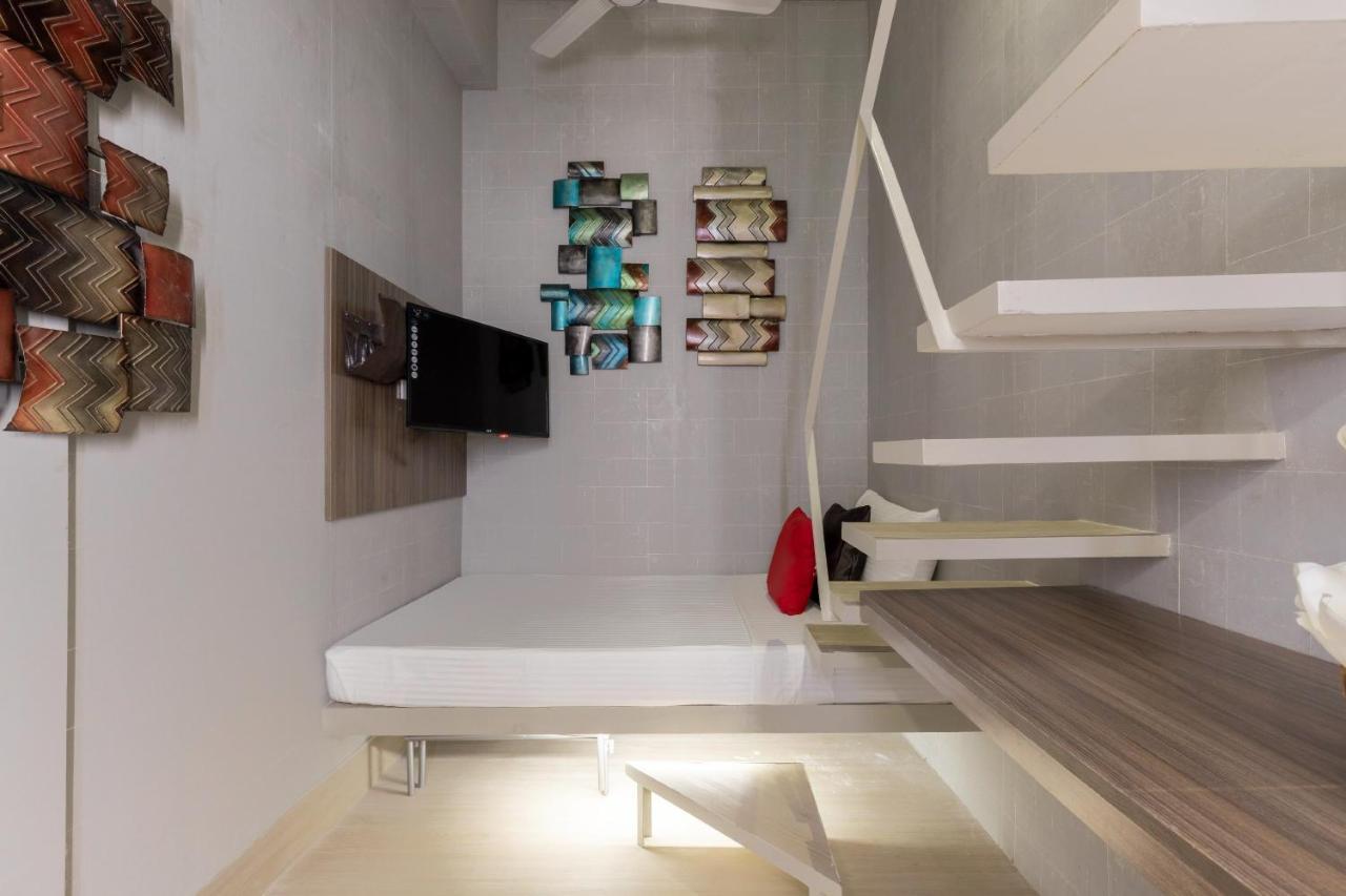 Selah Pods Hotel Manila Пасай Екстериор снимка